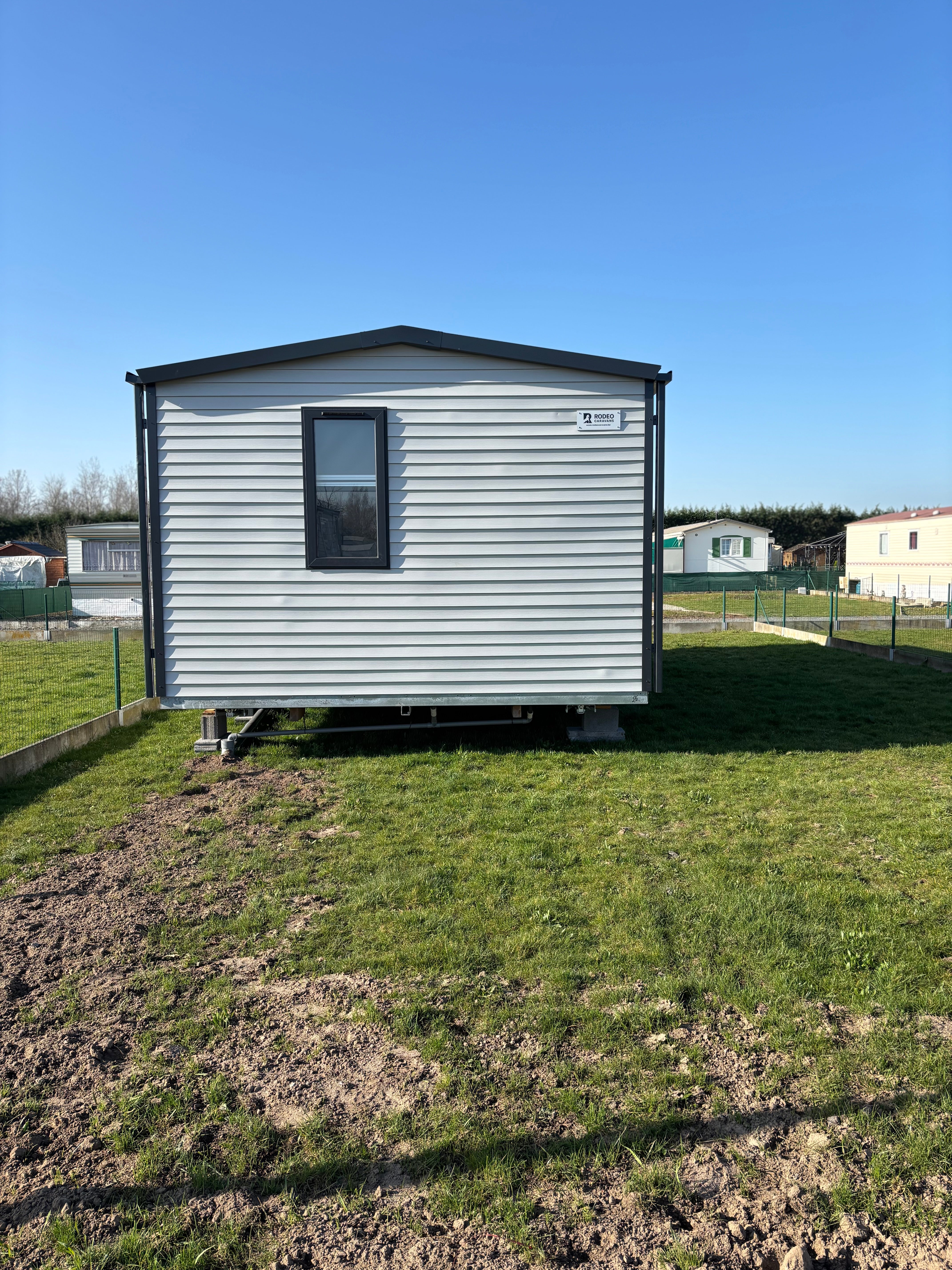 Nieuwe Stacaravan Admiral - 2 slaapkamers - 860x420cm - Koutercamping Donkmeer