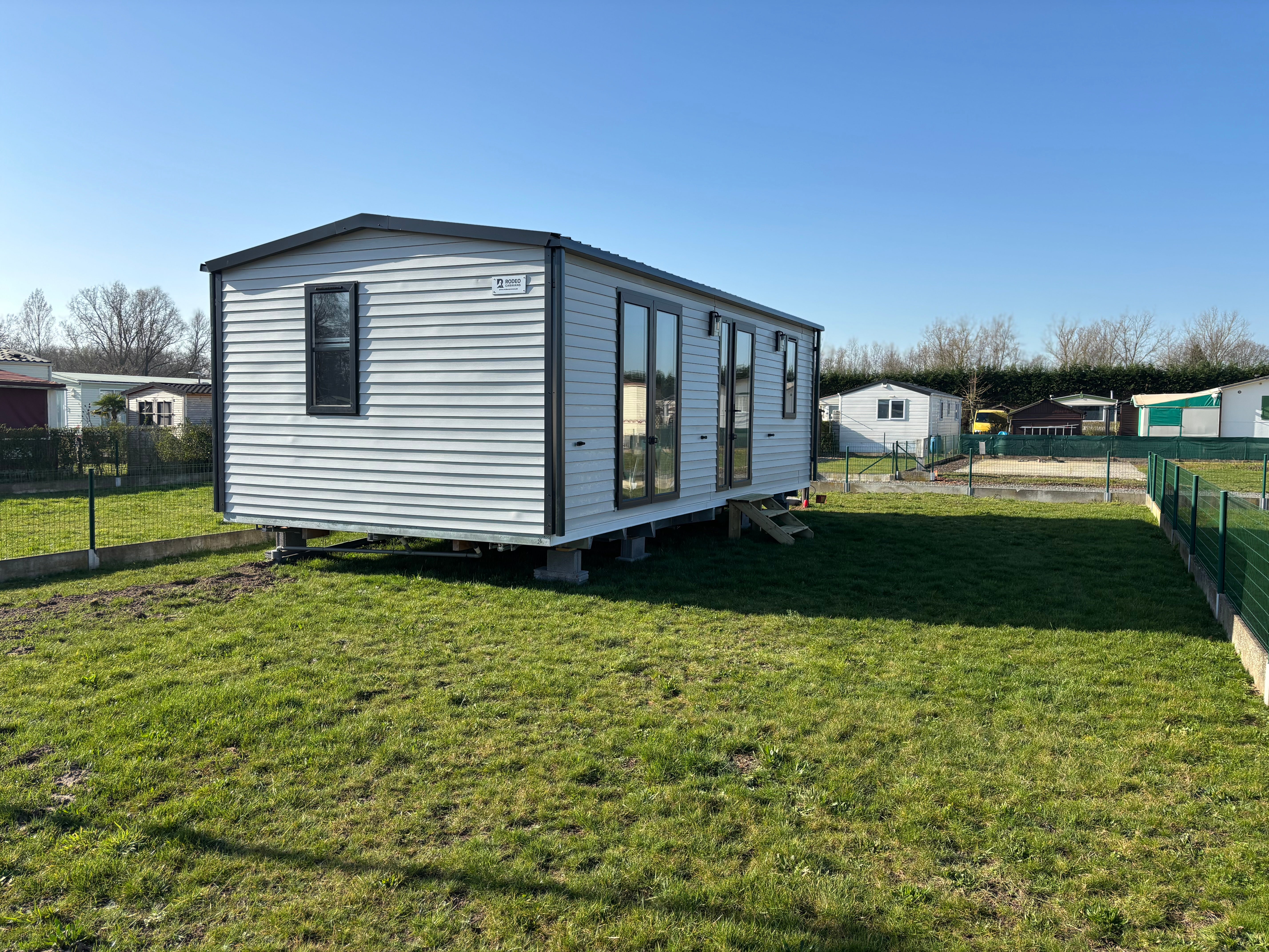 Nieuwe Stacaravan Admiral - 2 slaapkamers - 860x420cm - Koutercamping Donkmeer