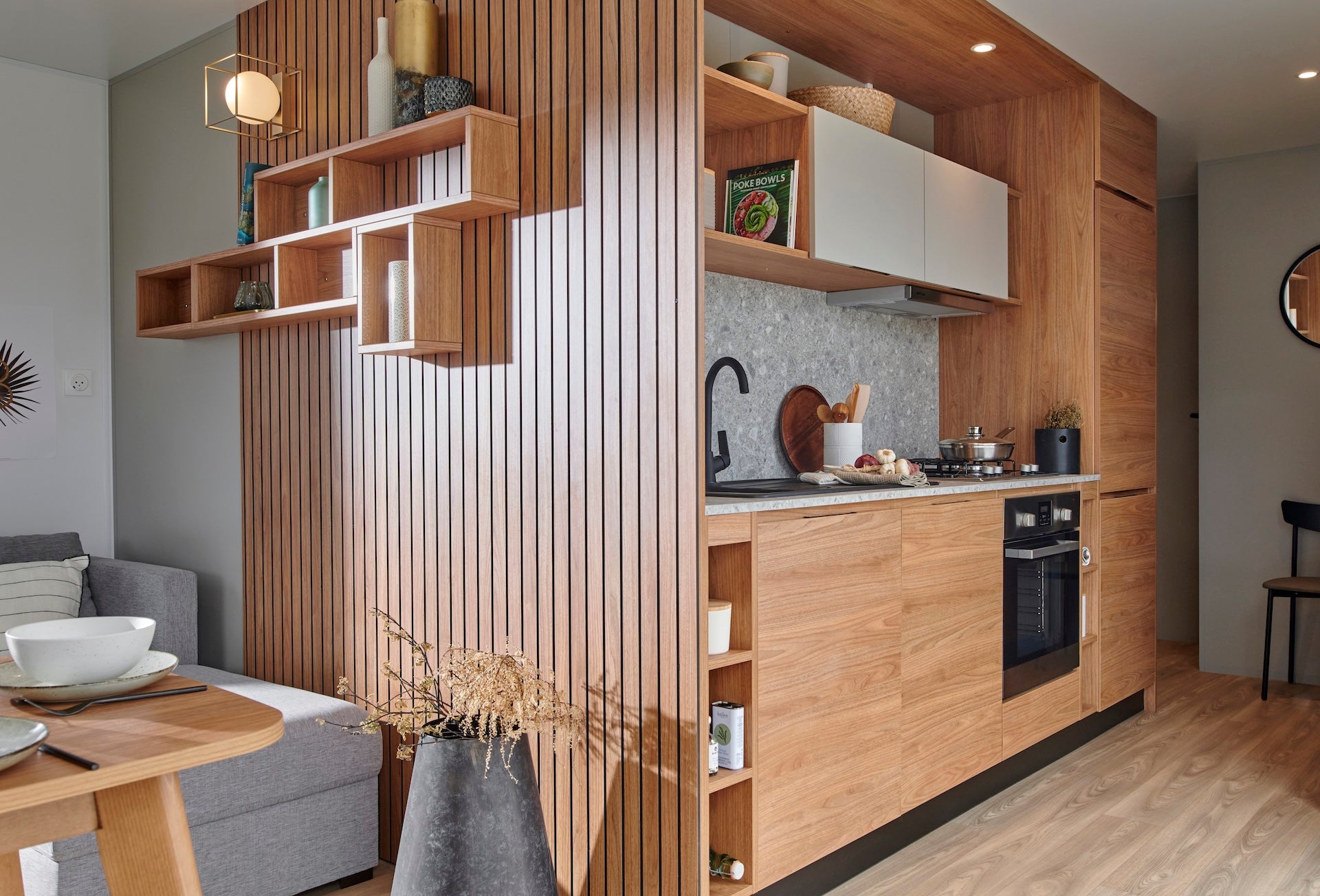 Nieuwe Lodge Mistral Premium Snow - 2 slaapkamers - 1080x400cm - Camping Asterix - Sleutel op de deur