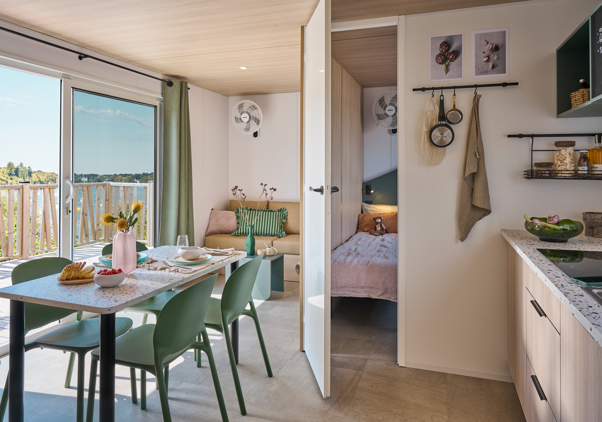 Nieuwe Stacaravan Happy 2 - 2 slaapkamers - 820x400cm