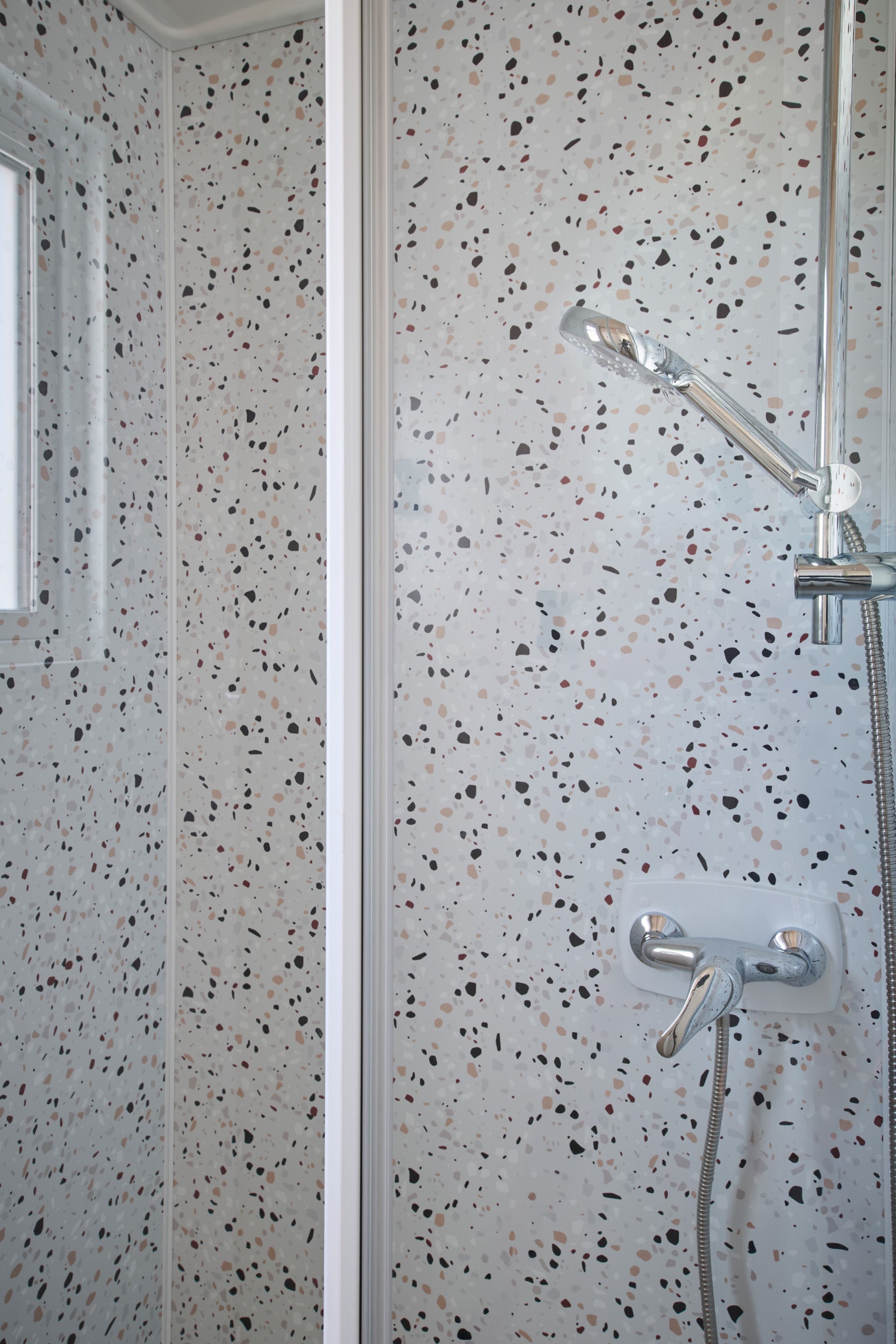 Nieuwe Stacaravan Happy 2 - 2 slaapkamers - 820x400cm