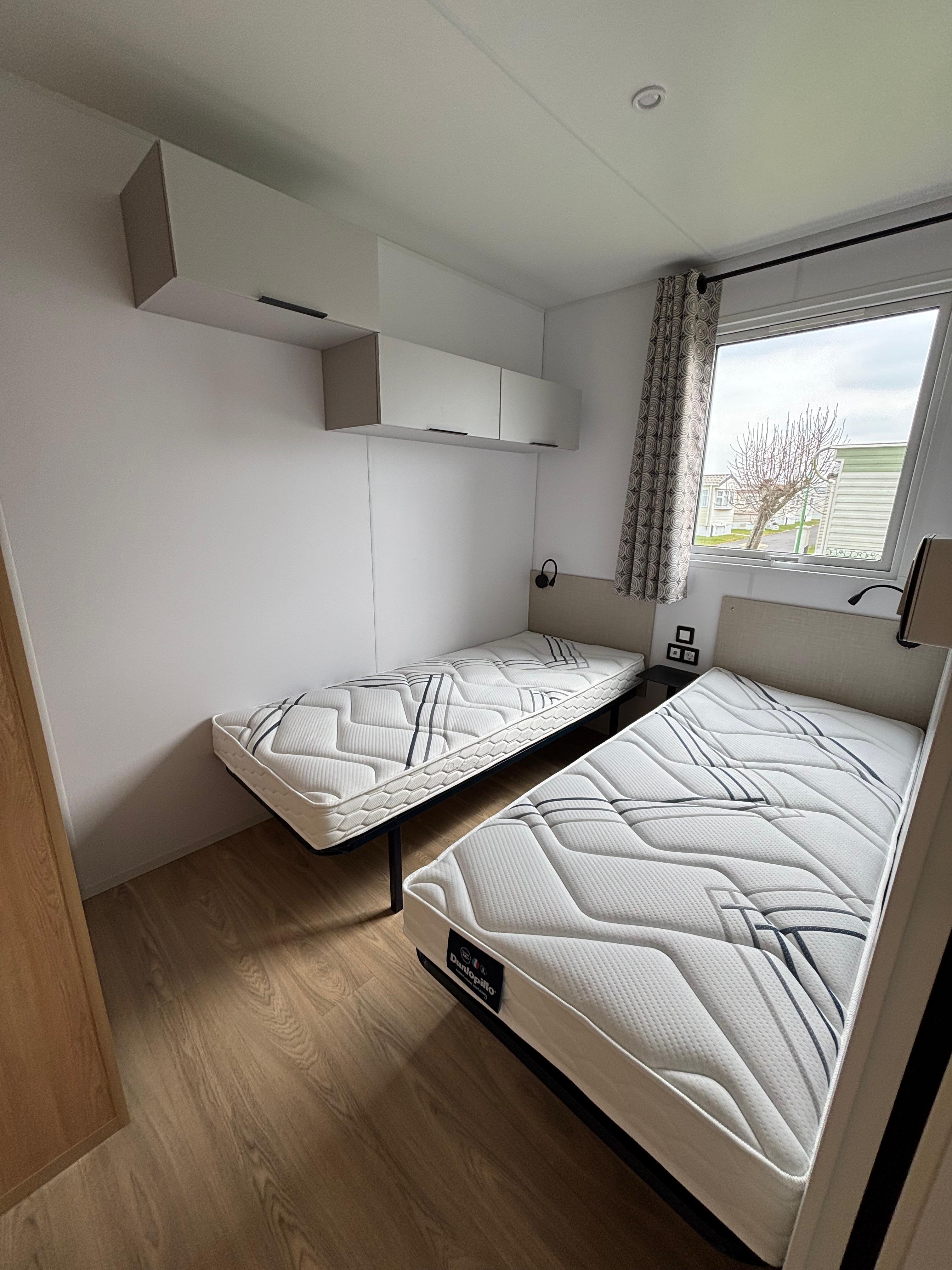 Neues Mobilheim im mediterranen Stil – 2 Schlafzimmer – Integrierte Terrasse – 880 x 420 cm