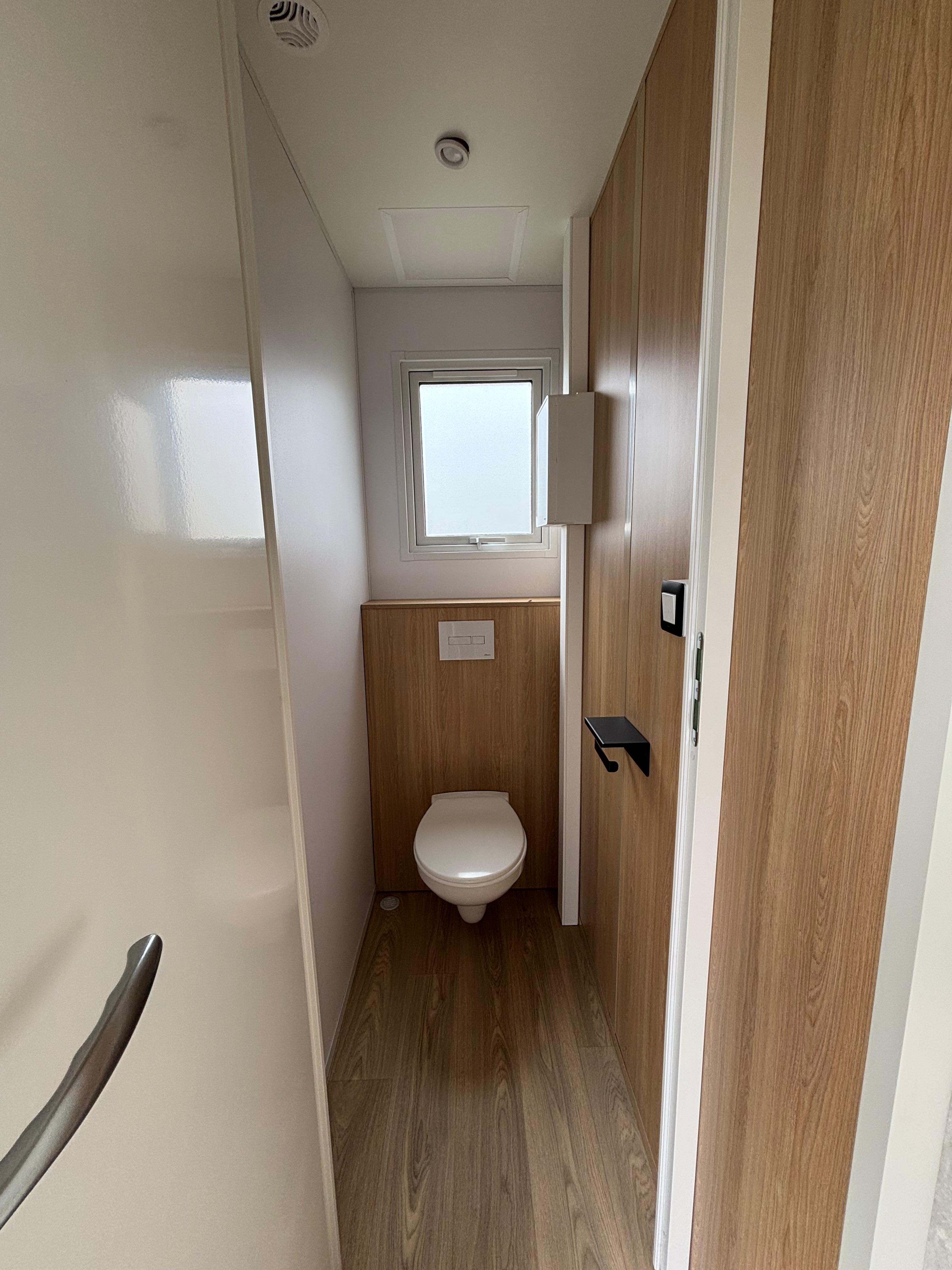 Neues Mobilheim im mediterranen Stil – 2 Schlafzimmer – Integrierte Terrasse – 880 x 420 cm