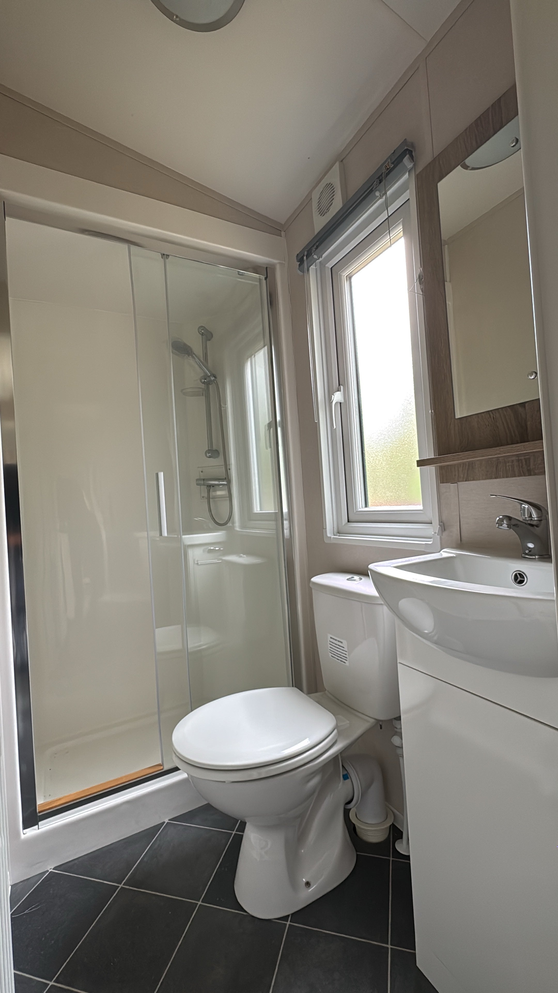 Nieuwe Rodeo Stacaravan Love - 1180/2 - 2 slaapkamers - 1180x370cm