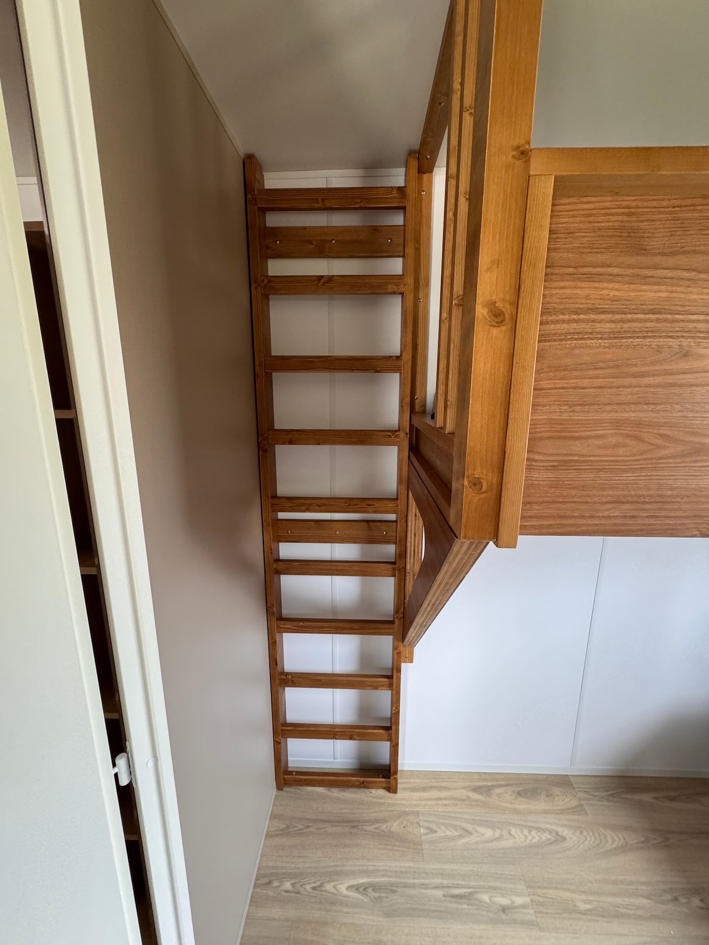 Neues PMR-Pflegeheim – 2 Schlafzimmer – 880 x 420 cm
