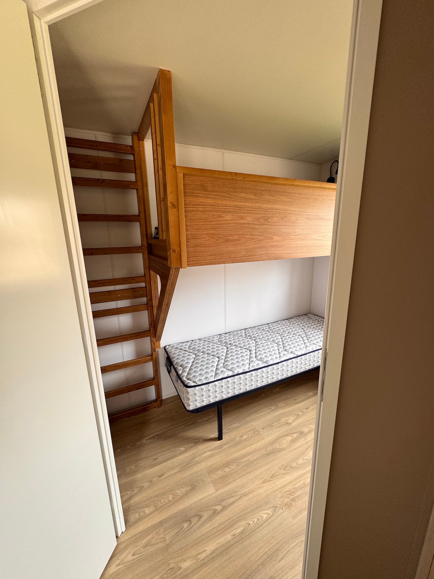Neues PMR-Pflegeheim – 2 Schlafzimmer – 880 x 420 cm