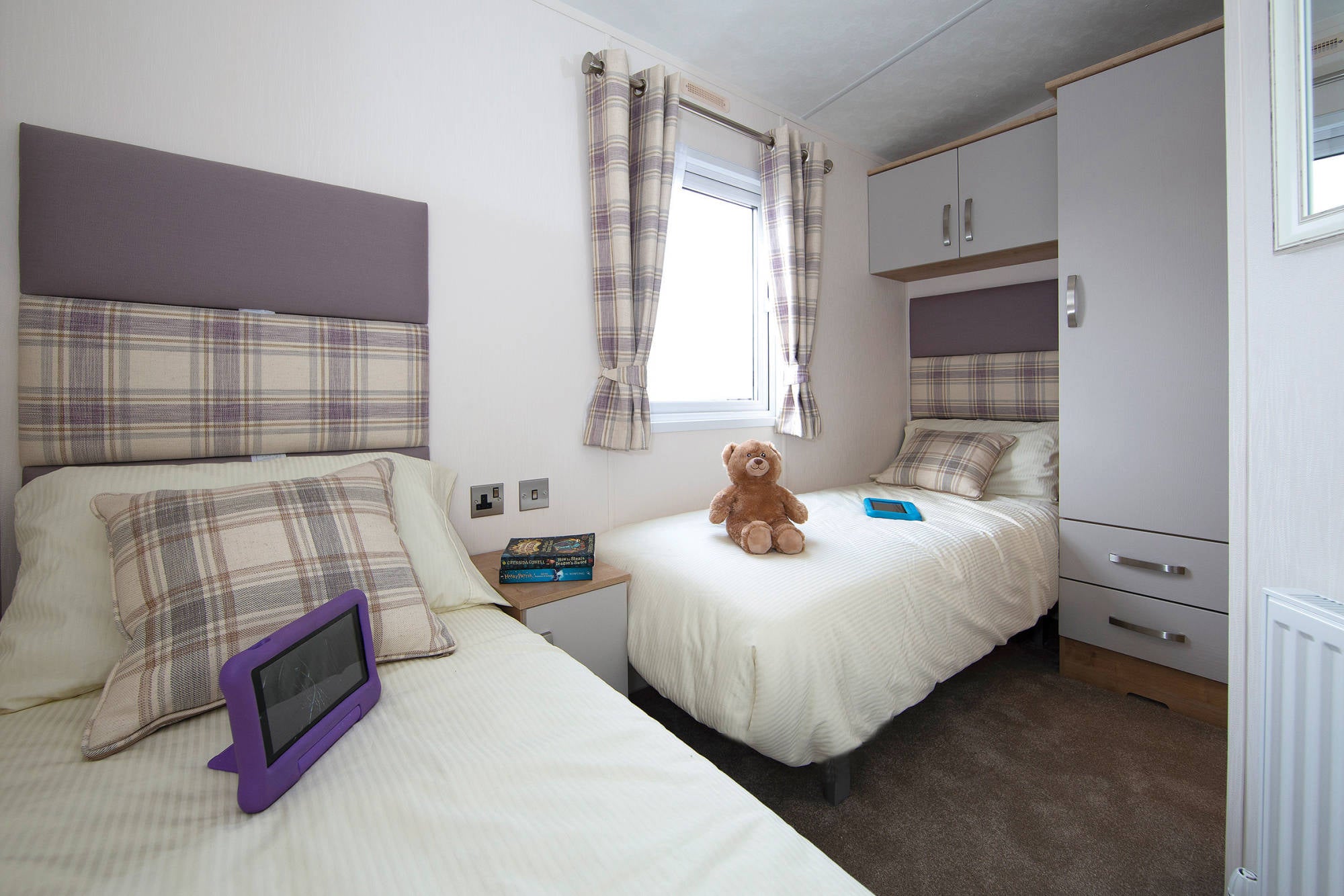 Nieuwe Rodeo Stacaravan Coventry Deluxe - 1250/3 - 3 slaapkamers - 1250x427cm