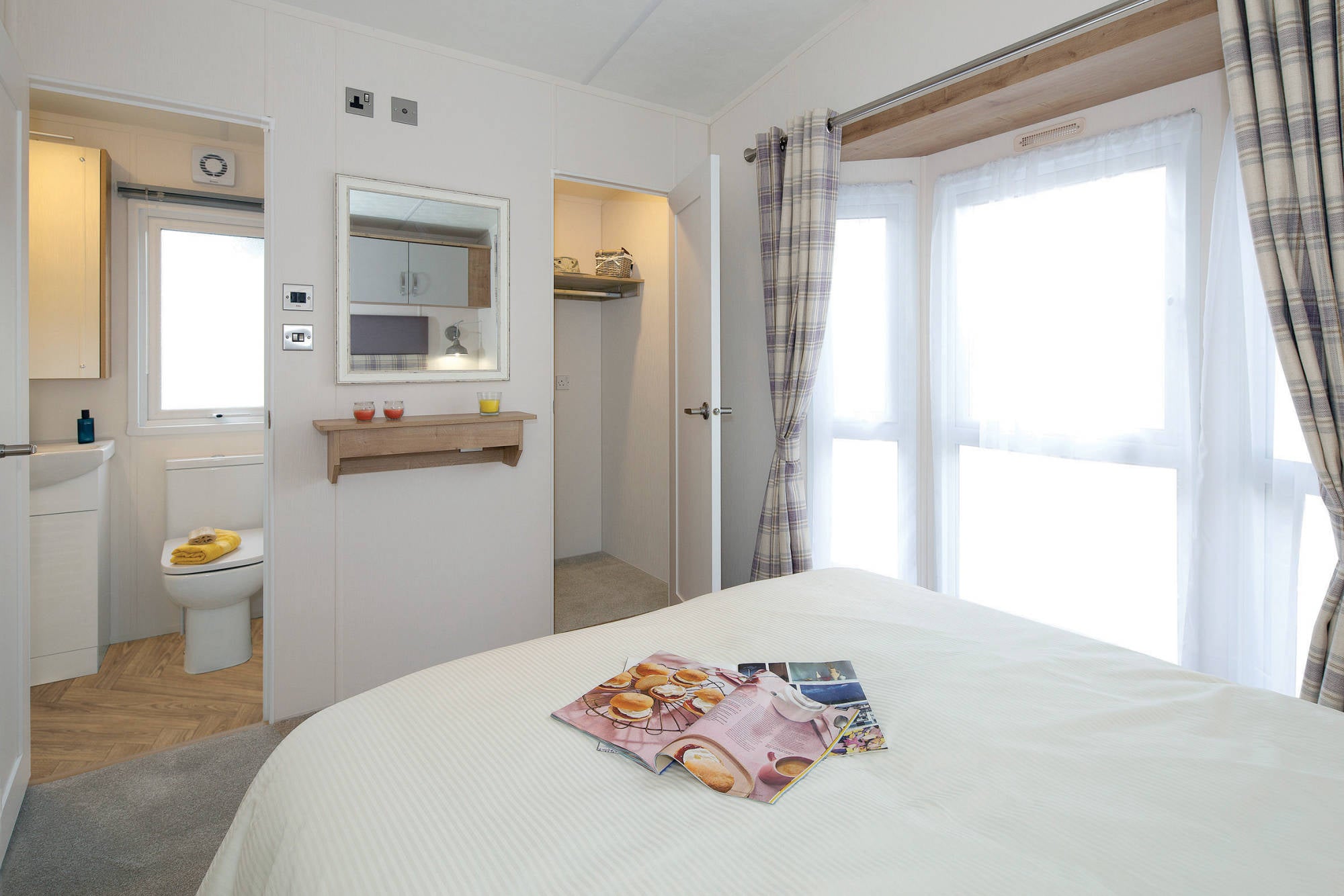 Nieuwe Rodeo Stacaravan Coventry Deluxe - 1250/3 - 3 slaapkamers - 1250x427cm