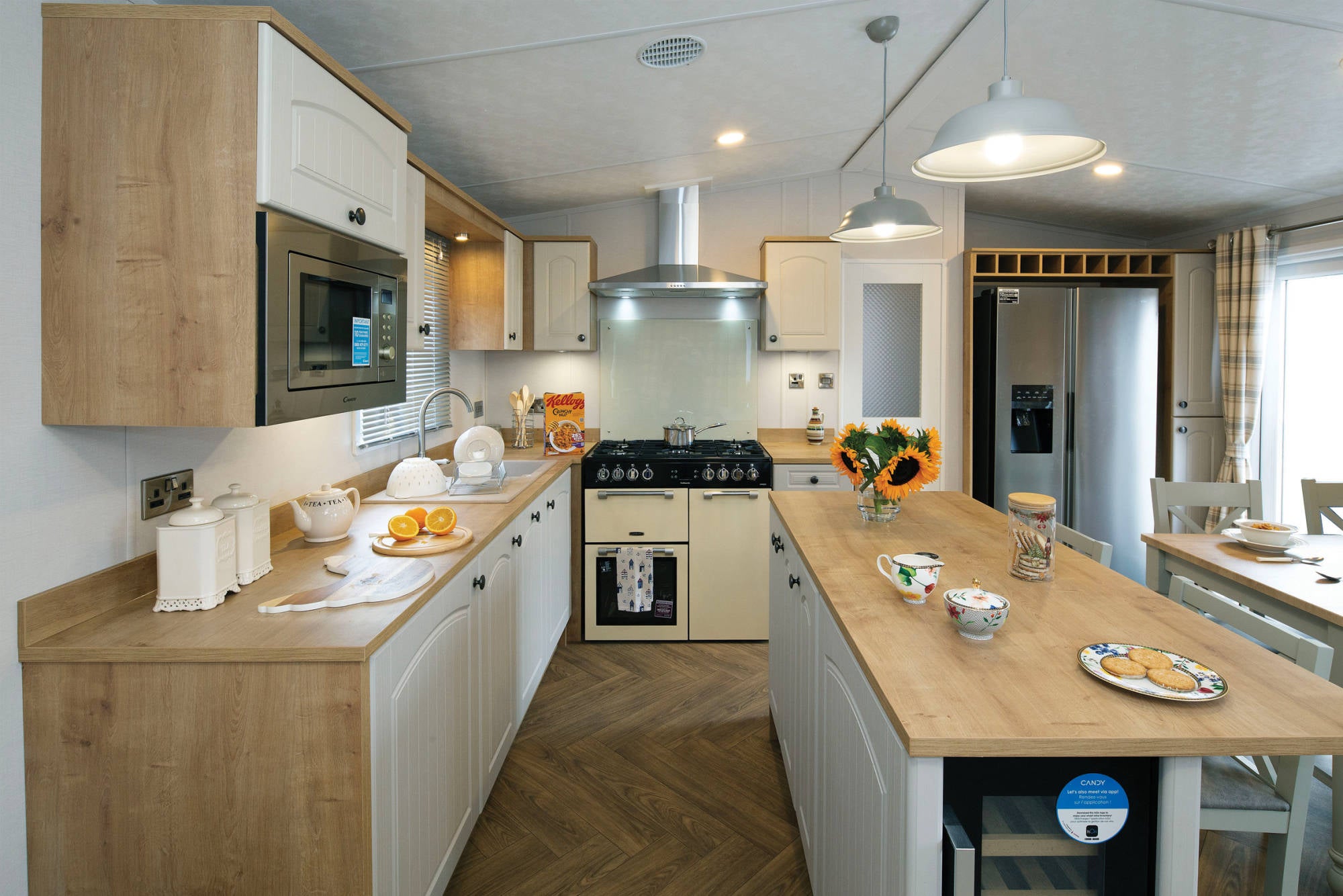 Nieuwe Rodeo Stacaravan Coventry Deluxe - 1250/3 - 3 slaapkamers - 1250x427cm