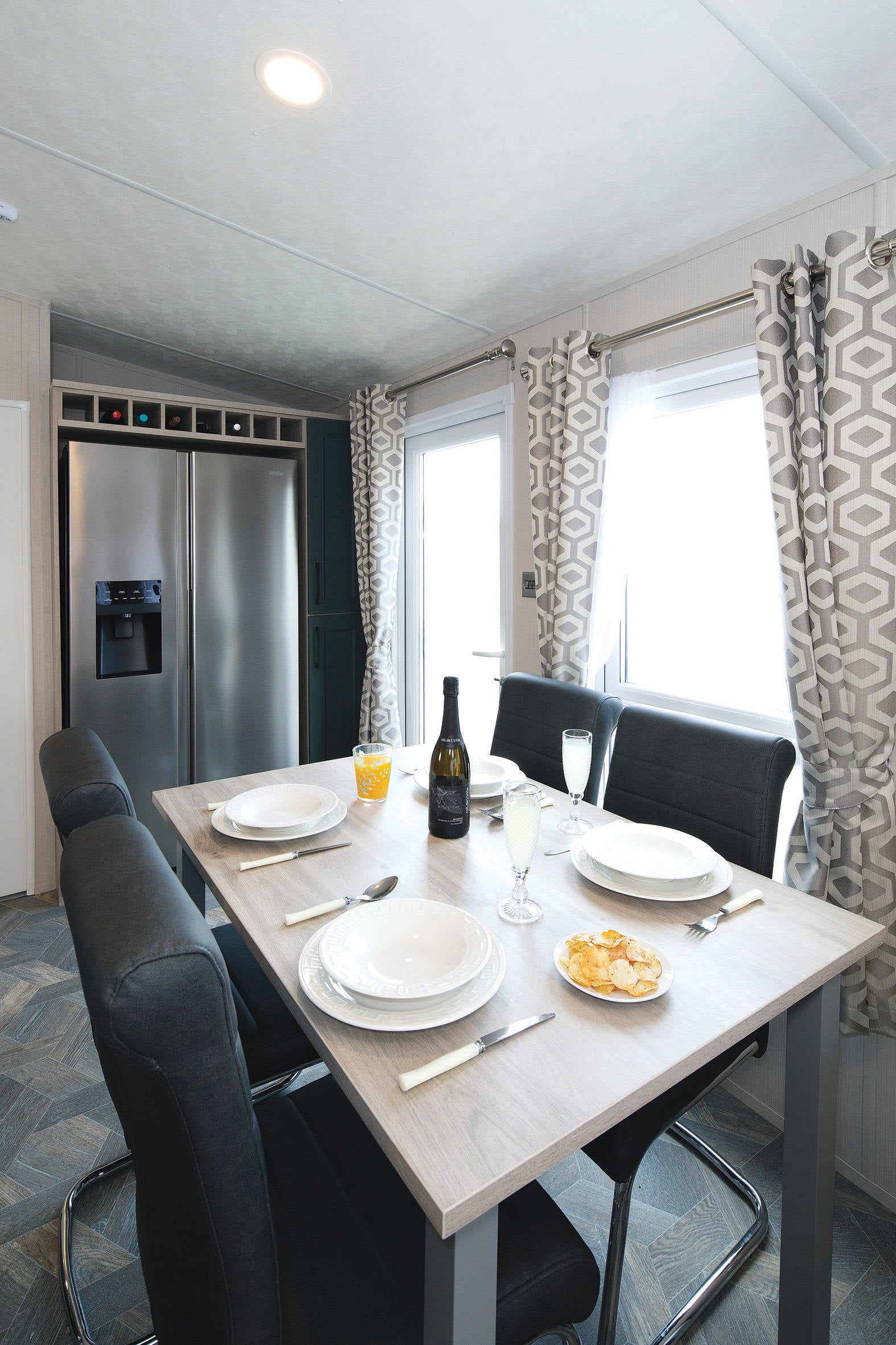 Nieuwe Rodeo Stacaravan Sheffield Deluxe - 1250/3 - 3 slaapkamers - 1250x427cm