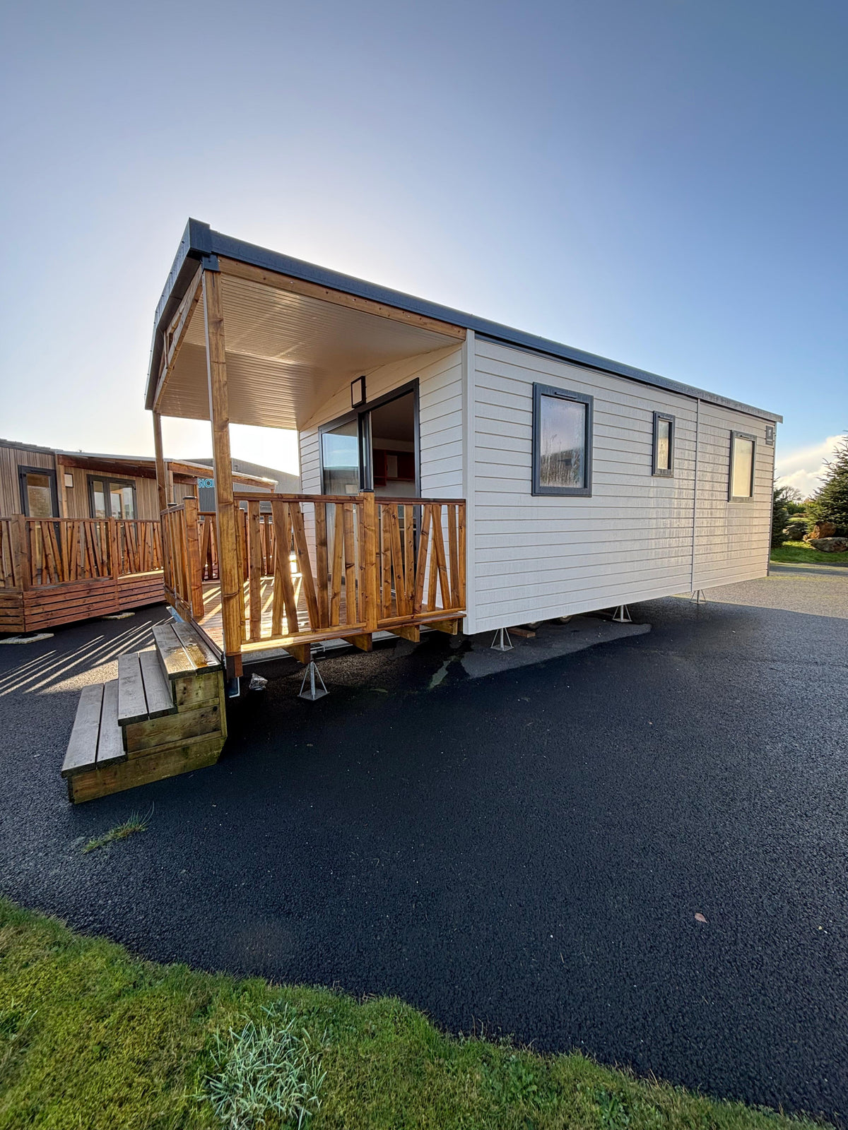 Nieuwe Stacaravan Méditerranée - 2 Slaapkamers - Ingebouwd terras - 880x420cm