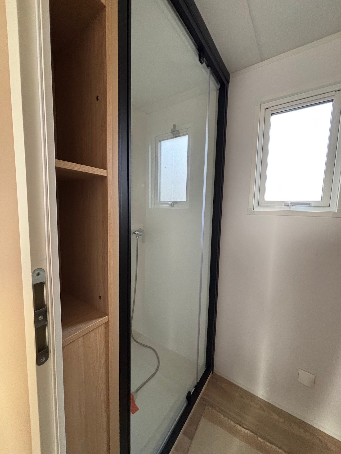 Neues Mobilheim von Seychelles Tobacco – 3 Schlafzimmer – 1080 x 400 cm