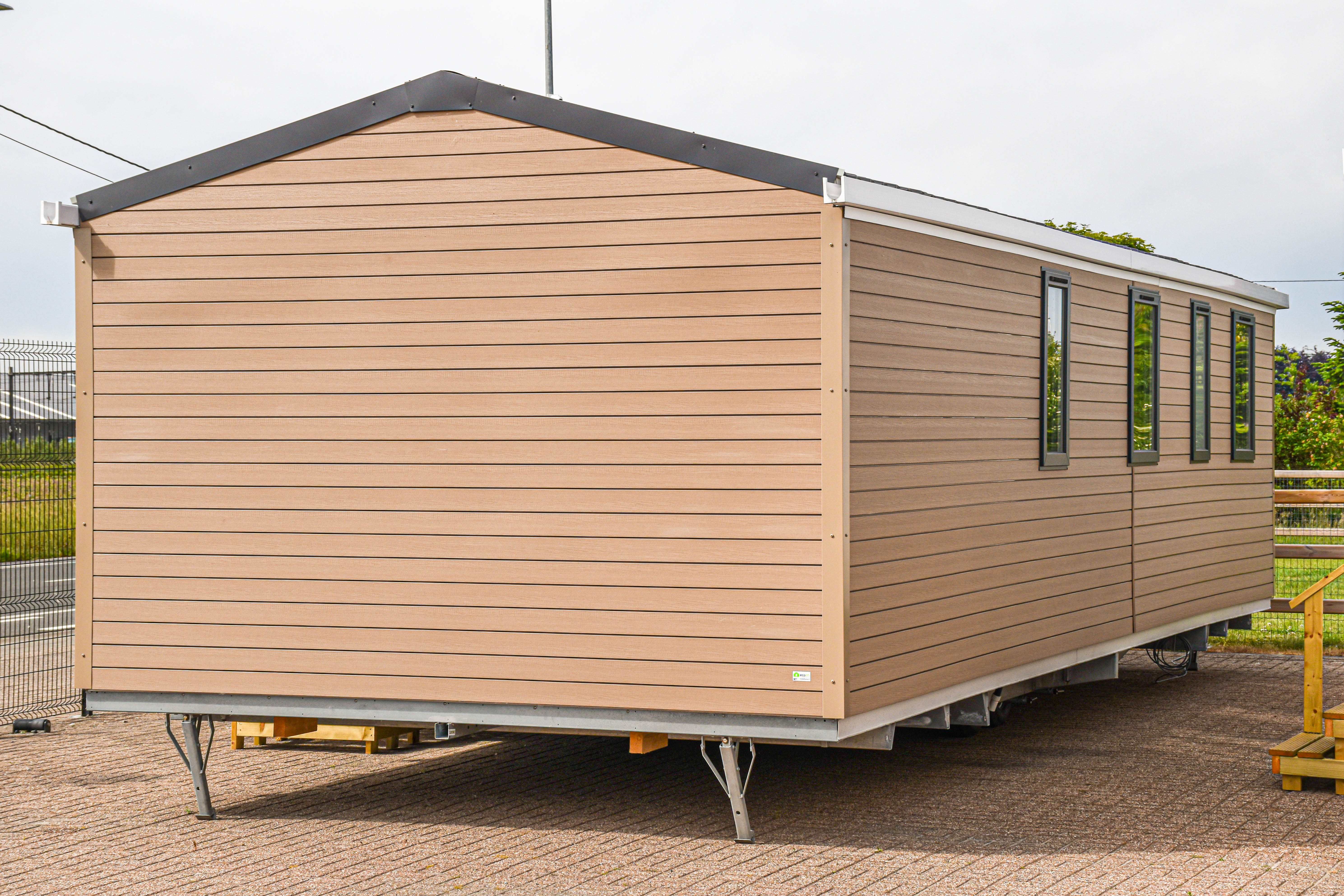 Nieuwe Stacaravan Luzerno - 2 slaapkamers - 1009x400cm