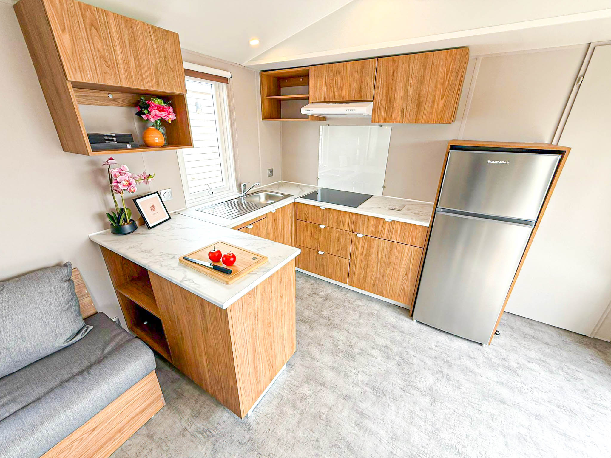 Nieuwe Stacaravan Luzerno - 2 slaapkamers - 1009x400cm