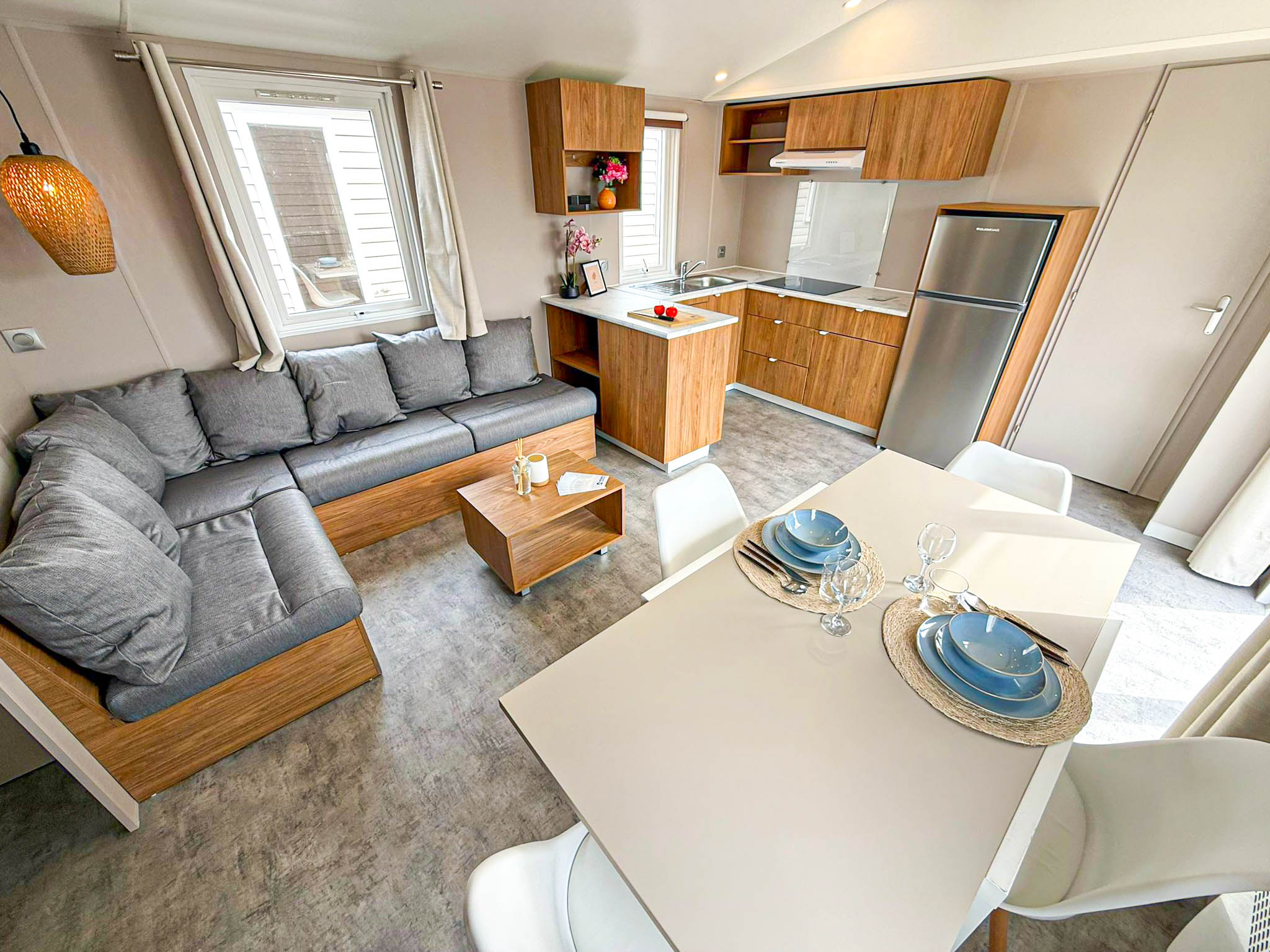 Nieuwe Stacaravan Luzerno - 2 slaapkamers - 1009x400cm