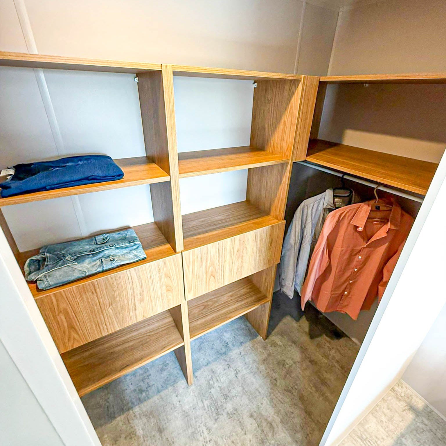 Nieuwe Stacaravan Luzerno - 2 slaapkamers - 1009x400cm