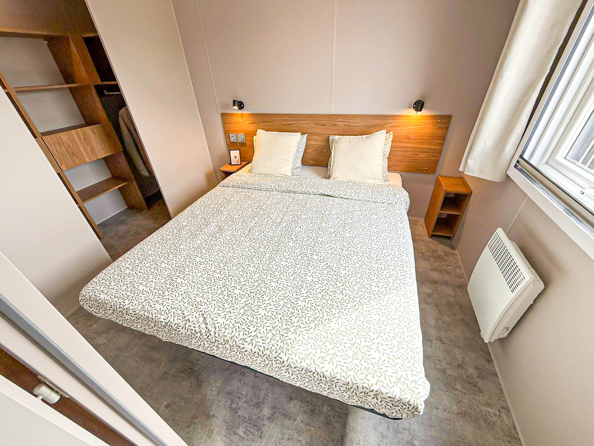 Nieuwe Stacaravan Luzerno - 2 slaapkamers - 1009x400cm