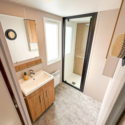 Nieuwe Stacaravan Luzerno - 2 slaapkamers - 1009x400cm
