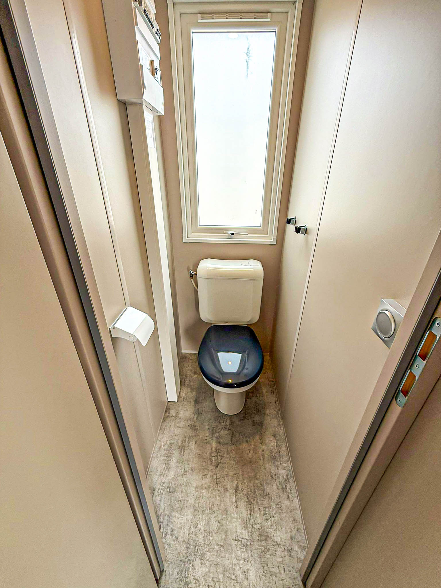 Nieuwe Stacaravan Luzerno - 2 slaapkamers - 1009x400cm