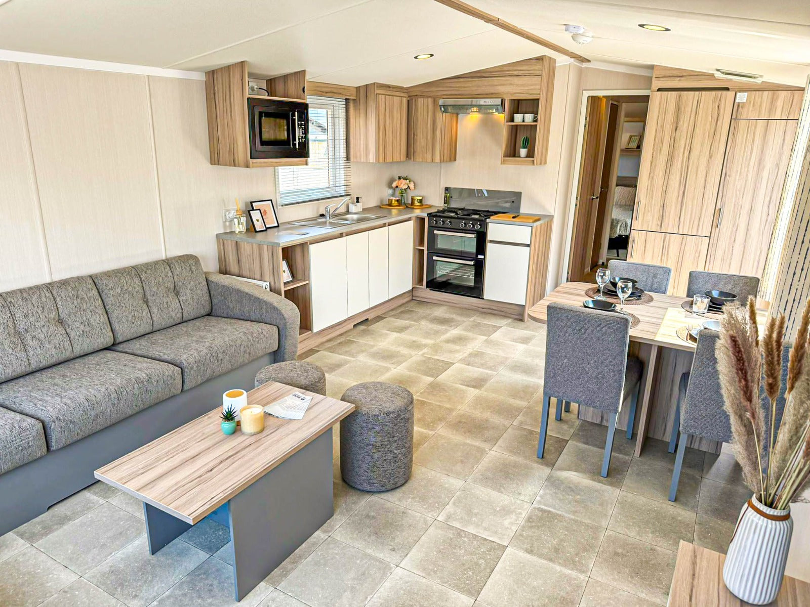 Nieuwe - Swift - Stacaravan Royan - 1100/2 - 2 slaapkamers - 1090x370cm