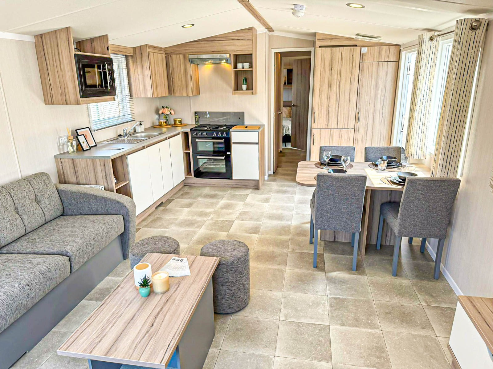 Nieuwe - Swift - Stacaravan Royan - 1100/2 - 2 slaapkamers - 1090x370cm